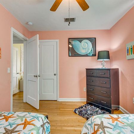 פורט וולטון ביץ' Fort Walton Coastal Retreat With Yard Walk To Beach מראה חיצוני תמונה
