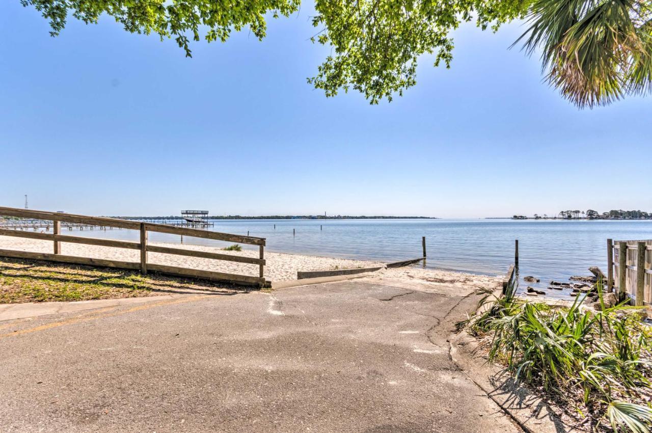 פורט וולטון ביץ' Fort Walton Coastal Retreat With Yard Walk To Beach מראה חיצוני תמונה