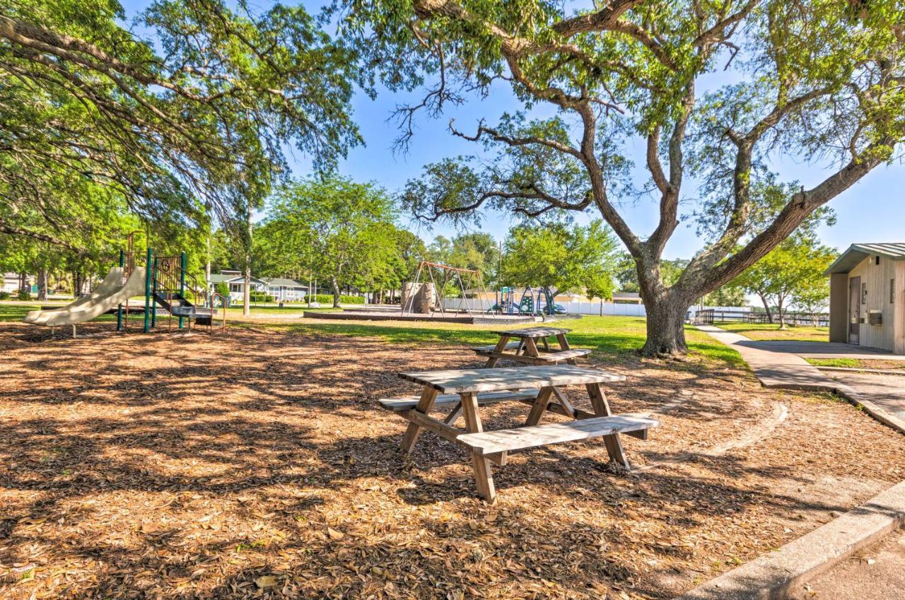 פורט וולטון ביץ' Fort Walton Coastal Retreat With Yard Walk To Beach מראה חיצוני תמונה